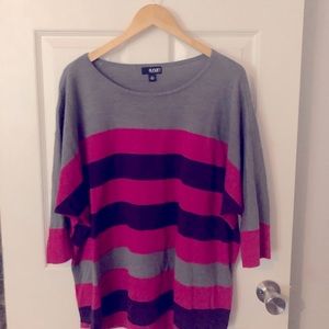 Comfy ladies light sweater, block color pattern